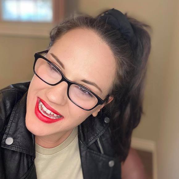 Meet your Posher, Camille - Picture 1 of 1